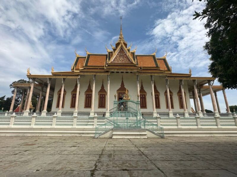 Private Half Day Tour to Royal Palace, Wat Phnom - Accessibility and Comfort
