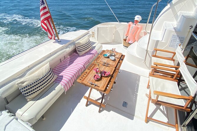 Private Half Day Yacht Charter in Palm Beach With Crew. - Crew and Amenities