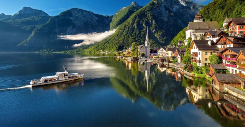 Private Hallstatt Full-Day Tour - St Gilgen and Lake Wolfgang