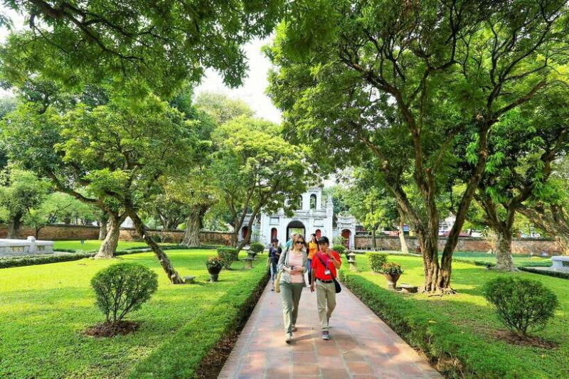 Private Hanoi: Crowd-free Morning Highlights - Hoan Kiem Lake: A Serene Oasis Amidst the City