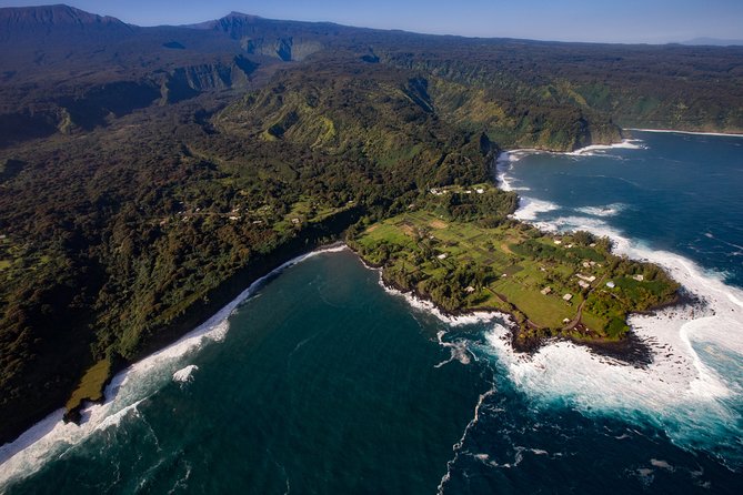 Private Helicopter Excursion of Maui Nui With Landing From Lanai - Maui Nui Helicopter Excursion
