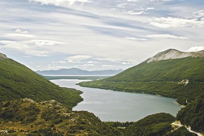 Private Hiking Tour to Esmeralda Lagoon and the Lakes Region - Tour Overview