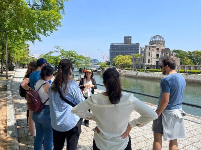 Private Hiroshima and Miyajima Tour With Licensed Guide - Visiting the Itsukushima Shrine
