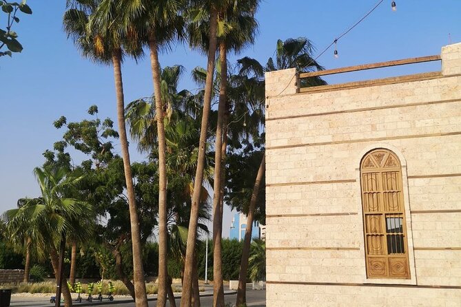 Private Historic District Tour in Jeddah by a Local Guide - Tour Accessibility Details