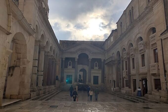 Private History Split Walking Tour - Tour Accessibility