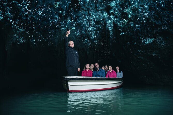 Private Hobbiton & Waitomo Caves Transfer from Auckland - An In-Depth Look at the Itinerary and Experience