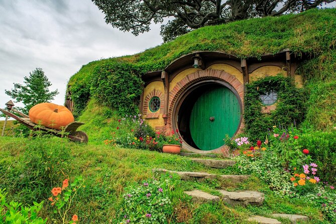 Private Hobbiton & Waitomo Glowworm Cave Day Trip From Auckland - Exploring Waitomo Caves