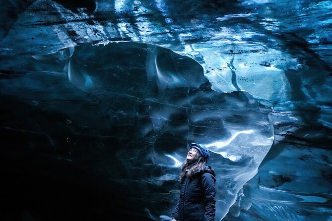 Private Ice Cave Tour in Vatnajokull With Photographer - Exploring the Ice Cave