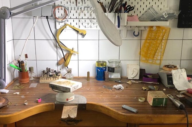 Private Initiation Workshops to Jewelry in A Coruña - Location and Hours