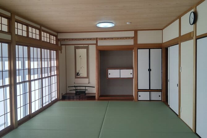 Private Japanese Martial Arts and Samurai Experience in Gifu - Weapons Demonstration