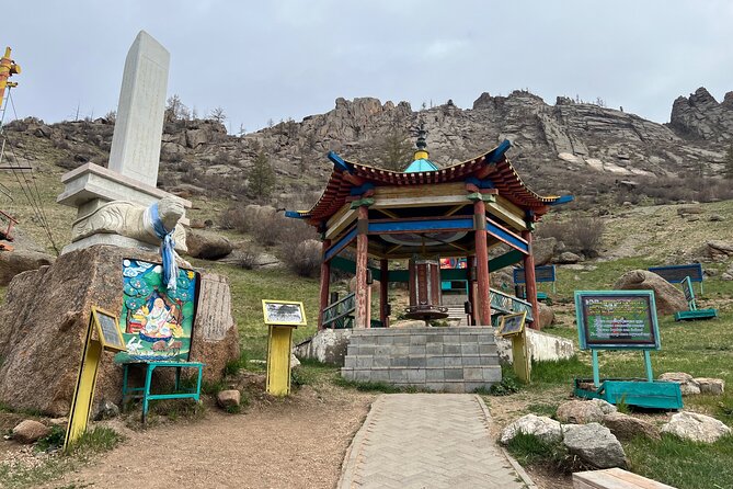 Private Jeep Tour to Chinggis Khan Statue & Terelj N.P - Knowledgeable Guides