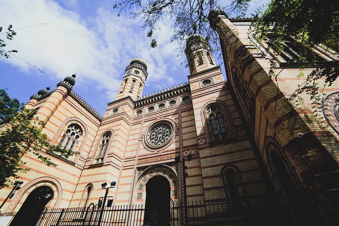 Private Jewish Heritage Tour of Budapest With Local Expert - Tour Inclusions and Accessibility