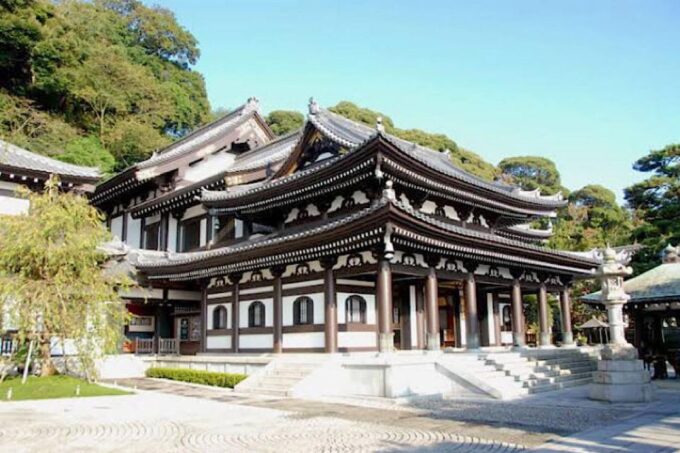 Private Kamakura and Yokohama Sightseeing Tour With Guide - Experiencing Minato Mirais Modern Attractions