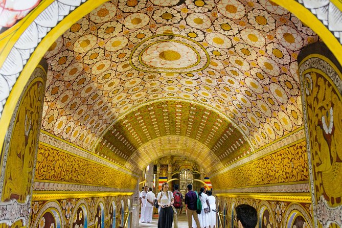 Private Kandy Day Tour From Colombo - Exploring the Temple of the Tooth