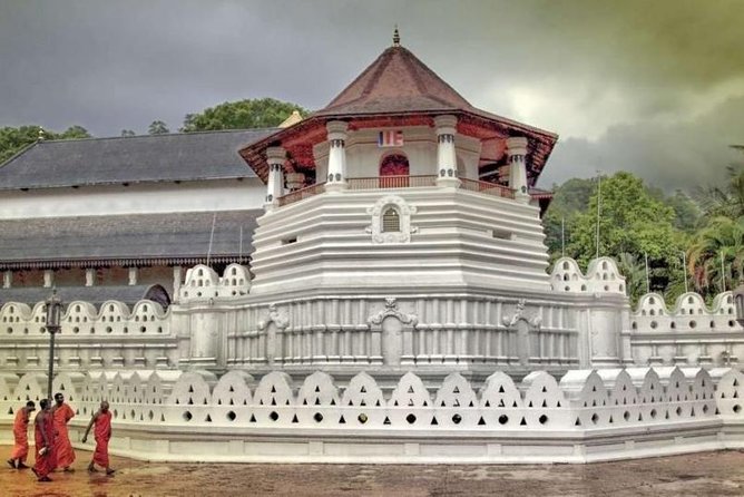 Private Kandy Day Tour From Colombo - Transportation and Communication Details