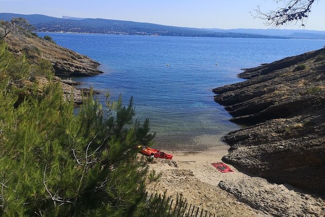 Private Kayak Rental in the Calanques National Park, La Ciotat - Paddling Around Île Vert