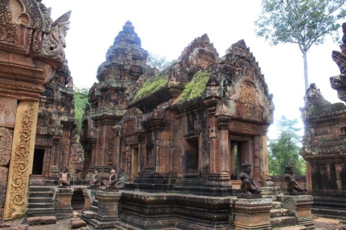 Private Kbal Spean & Banteay Srei Guided Tour - Guided Tour of Banteay Srei