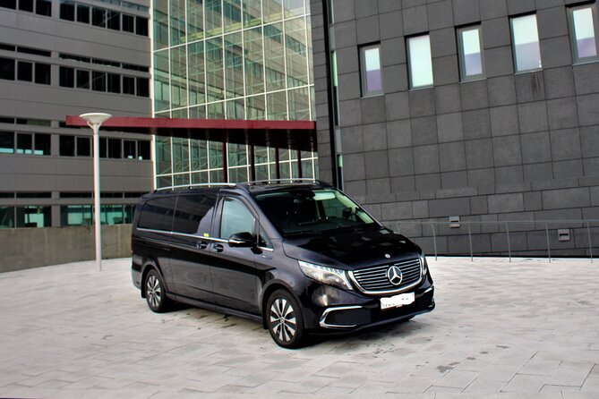 Private Keflavik Airport Transfer (One Way) - Flexible Pickup and Dropoff
