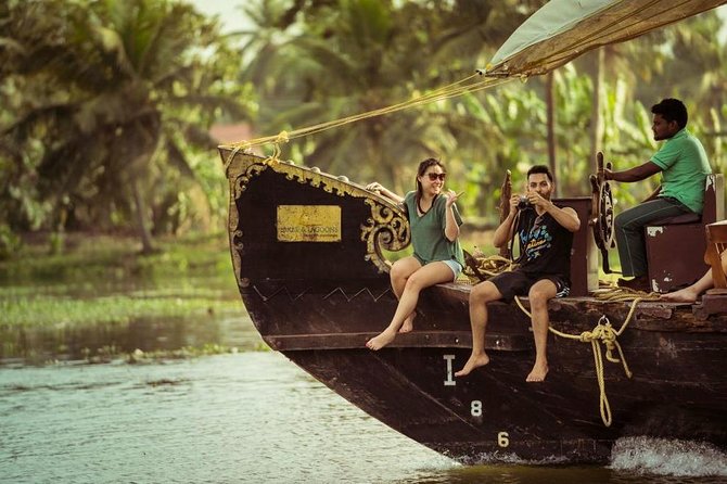 Private Kerala Backwaters Houseboat Cruise With Lunch From Kochi - Dining and Refreshments
