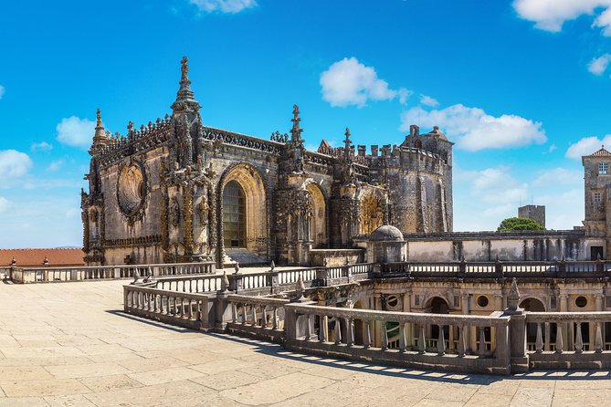 Private Knights Templar Full-Day Tour to Tomar, Almourol Castle and Constância - Convent of Christ Visit