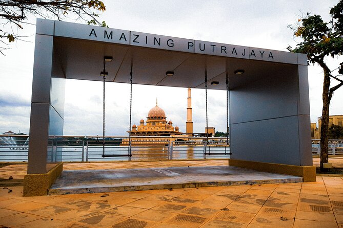 Private Kuala Lumpur City Tour Including Putrajaya & Batu Caves - Petronas Twin Towers