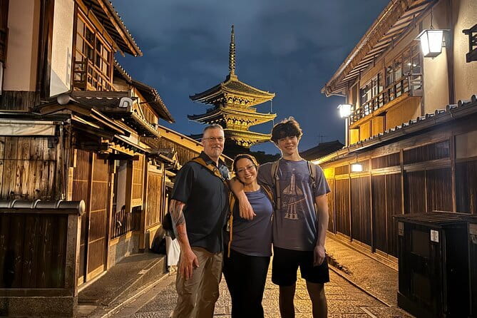 Private Kyoto Night Tour: Historic Walk at Gion and Fushimi - Witnessing the Fushimi Inari Shrine