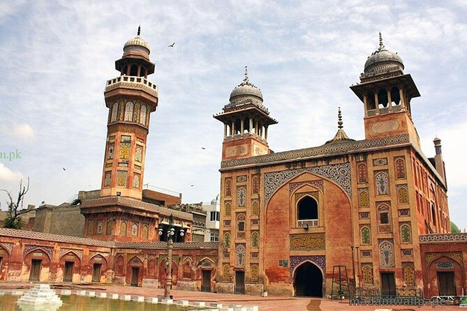Private Lahore Full Day Sightseeing Tour With Local Guide - Exploring Lahores Historical Monuments