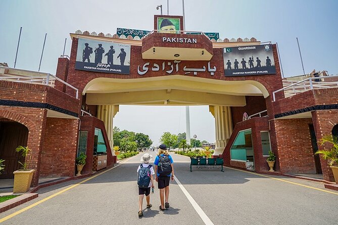 Private Lahore Full Day Sightseeing Tour With Local Guide - Discovering Lahores Vibrant Markets