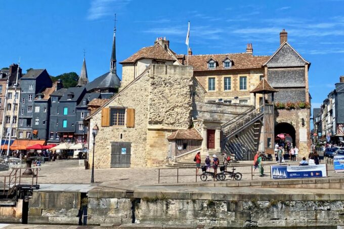 Private Live-guided Mont Saint-Michel, Honfleur by Mercedes - Cancel Policy