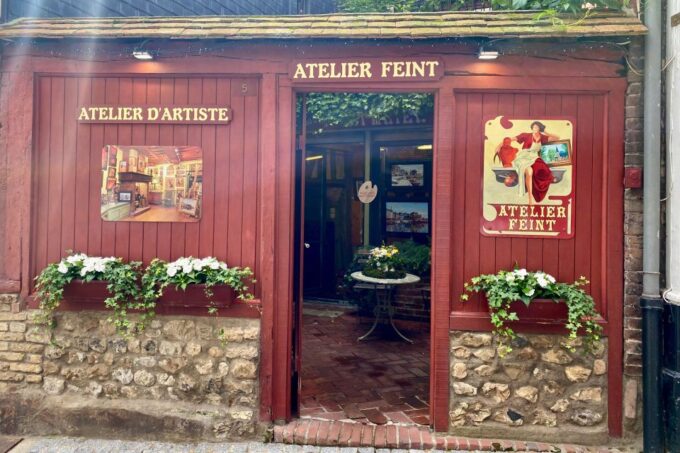 Private Live-guided Mont Saint-Michel, Honfleur by Mercedes - Pickup and Drop-off