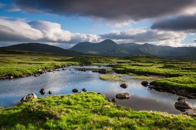 Private Loch Ness & Highlands Day Tour in Luxury Mercedes Minivan - Discover Pitlochrys Pubs and Attractions