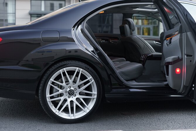 Private London-Heathrow Airport Transfer - Vehicle Information