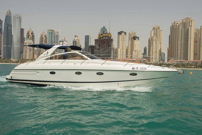 Private Luxury Everest Yacht Cruise From Dubai Marina - Included Services and Amenities