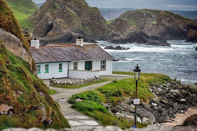 Private Luxury Mercedes Giants Causeway and Tour of Belfast 7 Hrs - Transportation and Guide Services