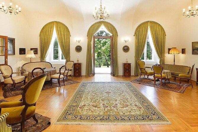 Private Luxury Palace Tour With Transport - Key Points