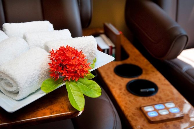 Private Luxury Roundtrip Transfer Cancun Airport - Additional Baggage Considerations