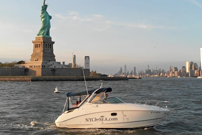 Private Luxury Sunset Boat Tour in New York City - 1 Hour - Admiring the Majestic Statue of Liberty