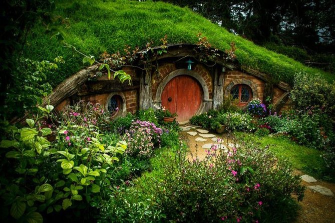 Private Luxury Tour From Auckland to Hobbiton Movie Set and Rotorua for Couples - Hobbiton Movie Set