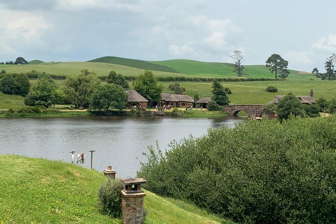 Private Luxury Tour to Hobbiton Movie Set & Waitimo Glowworm Cave - Unforgettable Memories Await