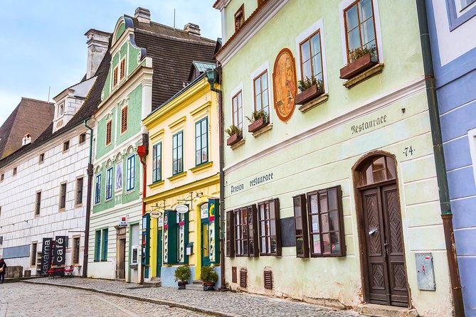 Private Luxury Transfer to Cesky Krumlov From Prague - Accessibility and Suitability