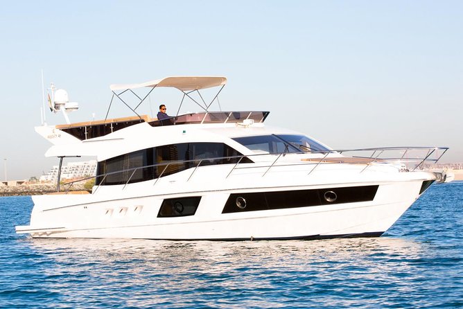 Private Luxury Yacht Cruise Around Atlantis and Dubai Marina - Yacht Features