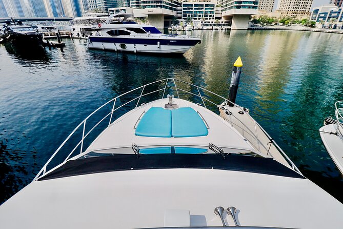 Private Luxury Yacht Cruise Around Atlantis and Dubai Marina - Meeting and Pickup