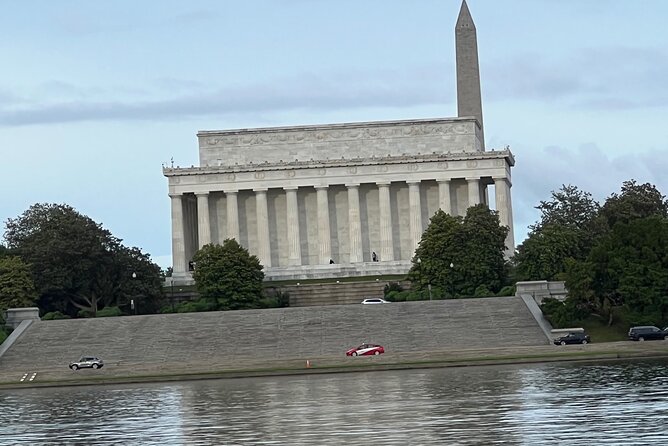 Private Luxury Yacht Tour of Washington DC Historic Sites - Yacht Amenities and Features