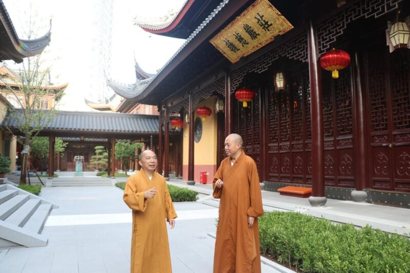 Private Lyaover: Cruising Shanghai in A Tesla - Key Points