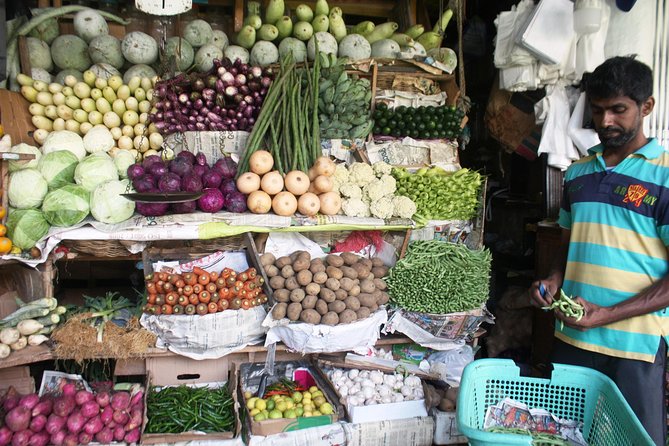 Private Market Visit and Cooking Class With Private Transfers From Kandy Hotels - Purchasing Fresh Ingredients