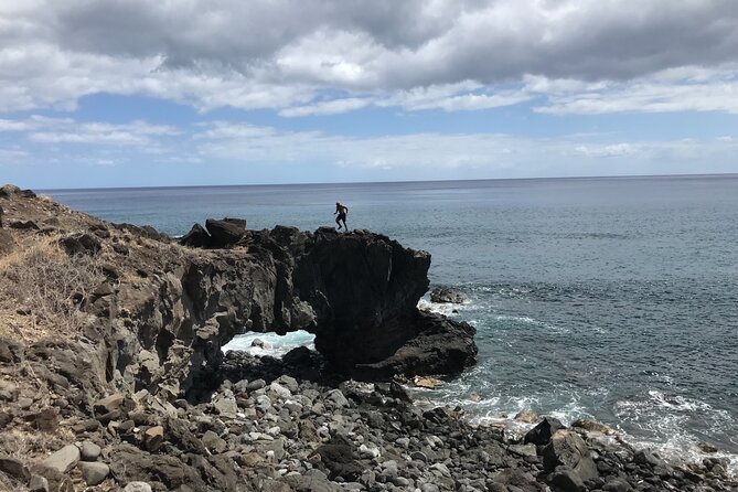 Private Mermaid Caves and West Oahu With Ka'Ena Point Hike (Se Habla Español) - Monk Seal Observation