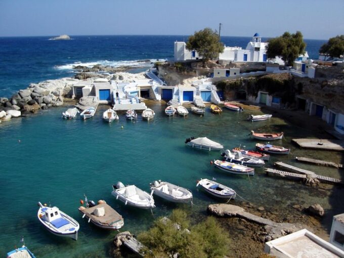Private Milos Land Guided Tour - Visiting the Catacombs