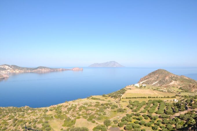 Private Milos Land Guided Tour - Discovering Mandrakia and Plaka