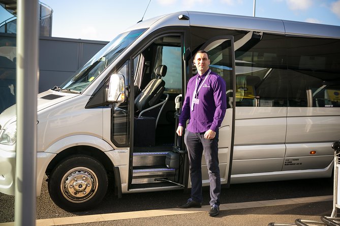 Private Minibus Arrival Transfer: Gatwick to Central London Airport - Booking and Confirmation
