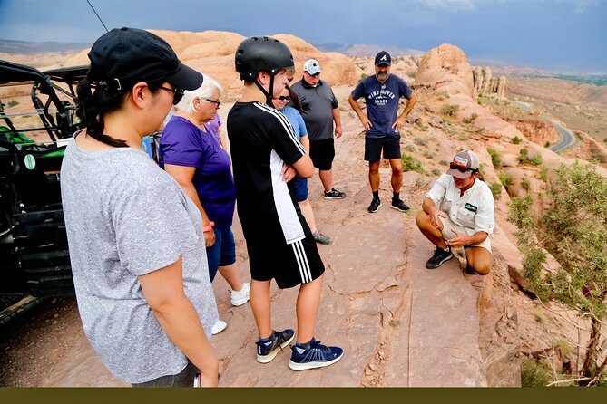 Private Moab 4x4 Tour of Hells Revenge and Fins & Things Trail - Minimum Booking Requirements
